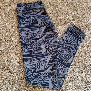 Zumba - Black & Gray design long leggings - Size M